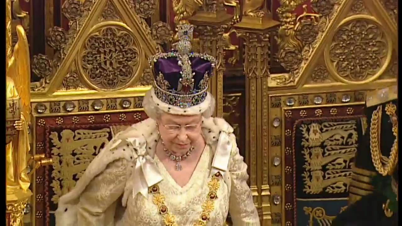 Queen formally opens Parliament