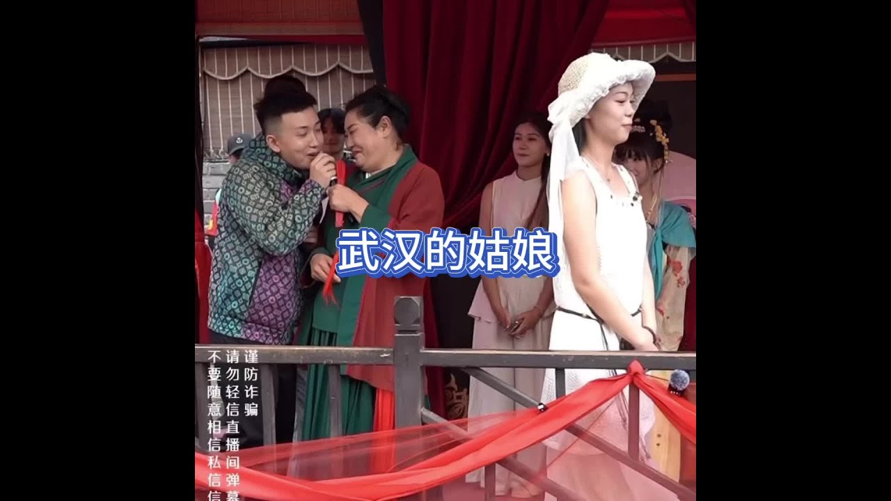 东北小伙情商高，最终赢得美女芳心#王婆说媒 #开封王婆 #开封王婆太有梗了 #王干娘 #开封干娘