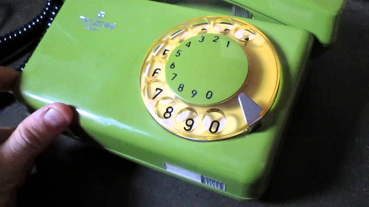 Bramka VOIP i wybieranie dekadowe na starym tarczowym telefonie.