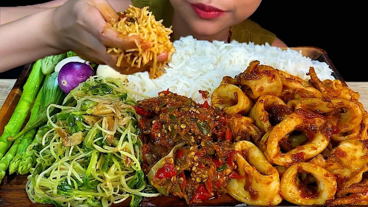 MUKBANG\\SPICY CHILLI SAUCE, SPICY SQUID, STIR FRIED BEAN SPROUTS & WHITE RICE
