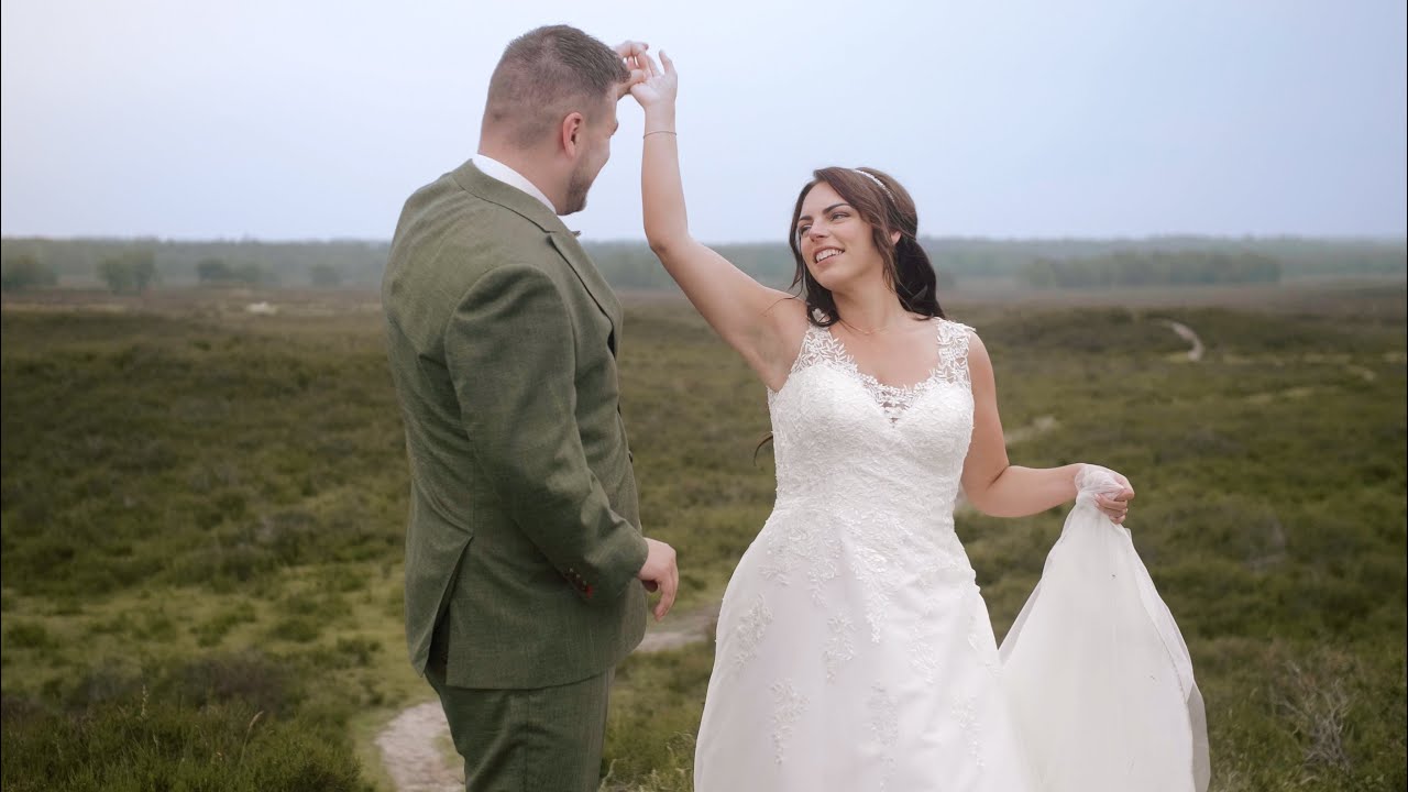 Op je bruiloft romantisch geloften uitspreken in de natuur.