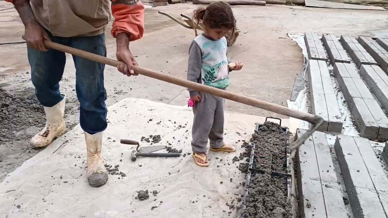 Construindo mourões para o novo plantio de pitaya.