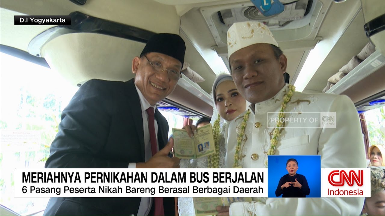 Meriahnya Pernikahan dalam Bus Berjalan