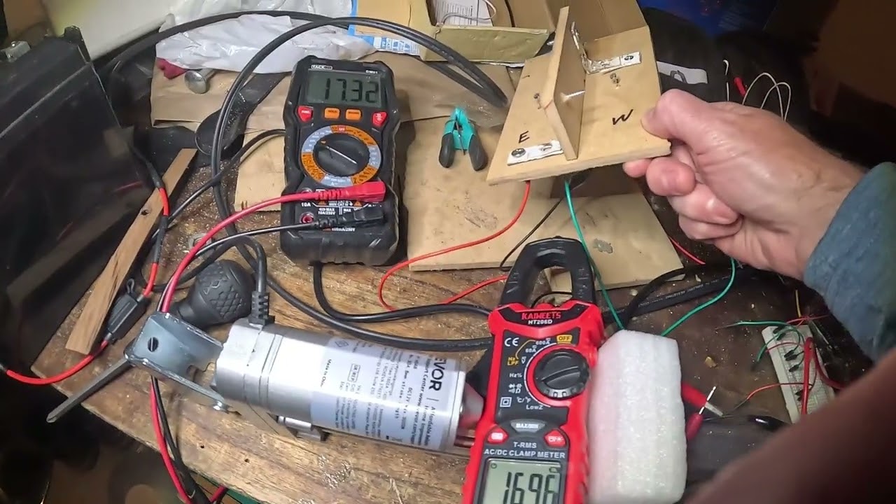 Single Axis Solar Tracker - Arduino Controlled