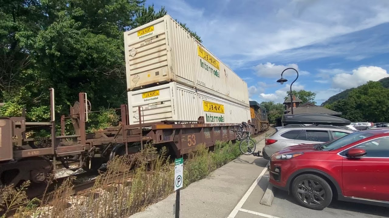 CSX East bound combined intermodal/manifest highballs through Harpers Ferry, Wv on 08:06:22