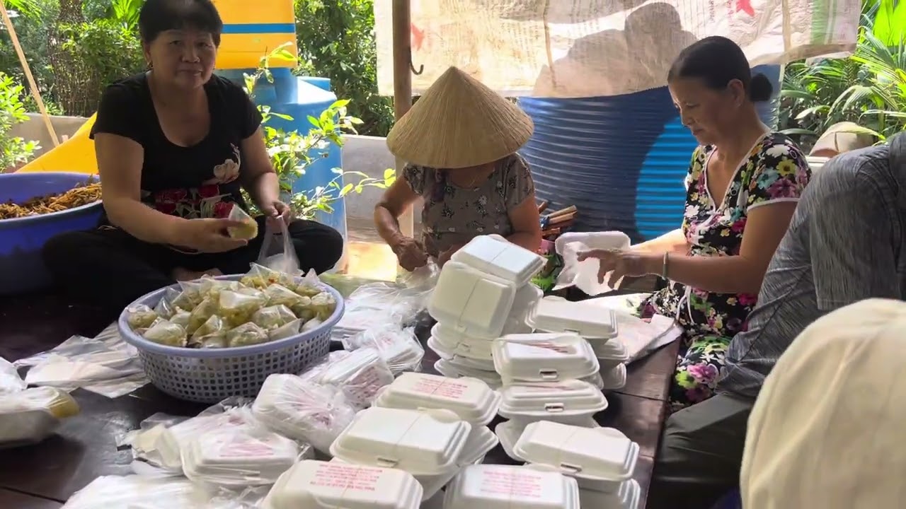 Bữa cơm 03.00 chiều ngày 26 tháng 11 phát tại bệnh viện đa khoa Nguyễn đình Chiểu 1.500 hộp