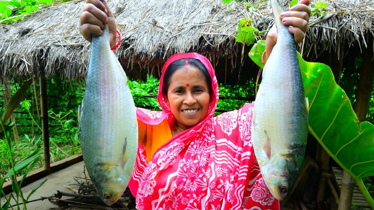 জোড়া ইলিশের সরষে বাটা ইলিশ | Bengali Style Sorshe Bata Ilish recipe by villfood | village food