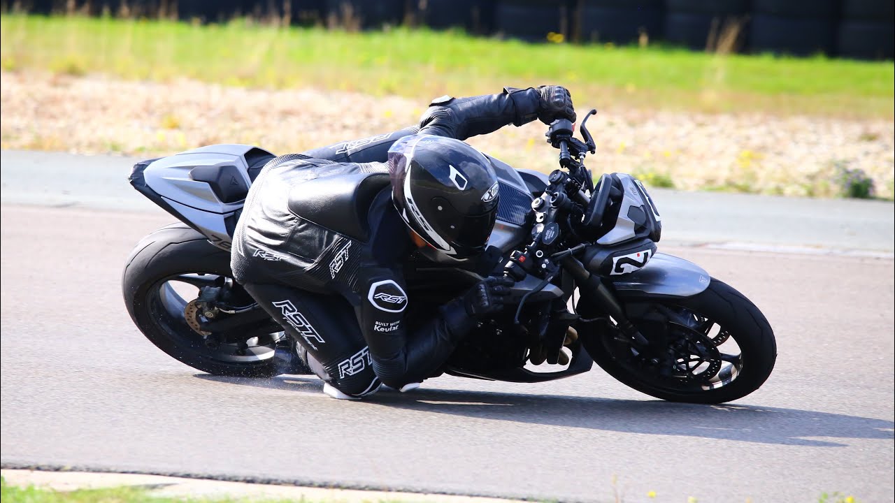 Triumph Street Triple 765 RS Elbow Down