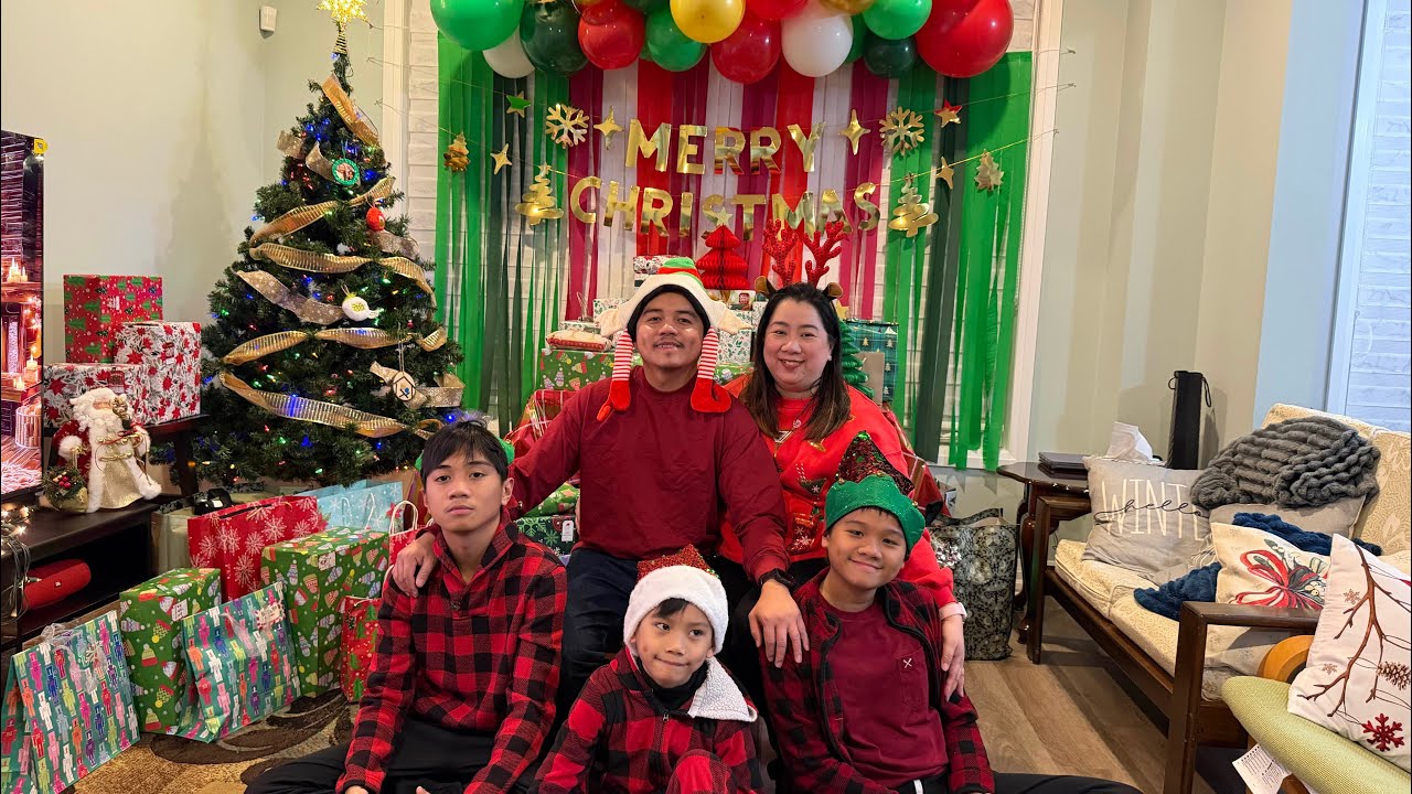 Celebrating our first Christmas in Canada 🎄⭐️🇨🇦