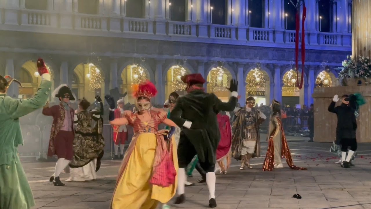 Carnevale, in Piazza San Marco il Gran Ballo con Bridgerton