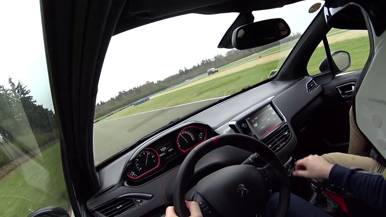 PEUGEOT 208 GTi By Peugeot Sport - Circuit de l'Ouest Parisien 29/01/2017
