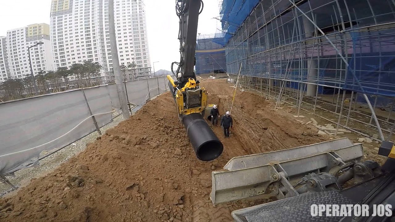 volvo ew145b / Pipe channel conveyance work video