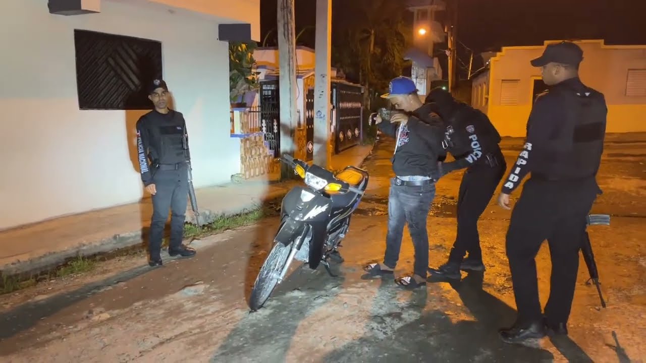 OPERATIVO  DE LA POLICIA EN SAN FRANCISCO DE MACORIS