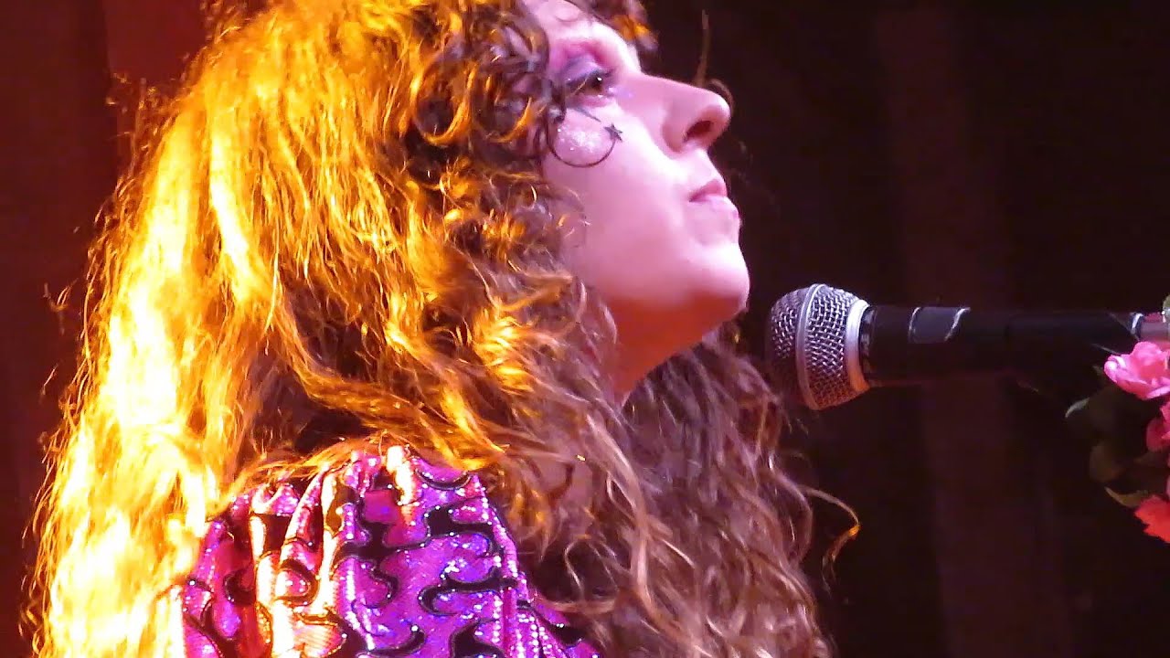 THE VELVETEERS - A MILLION KNIVES / MOONCHILD