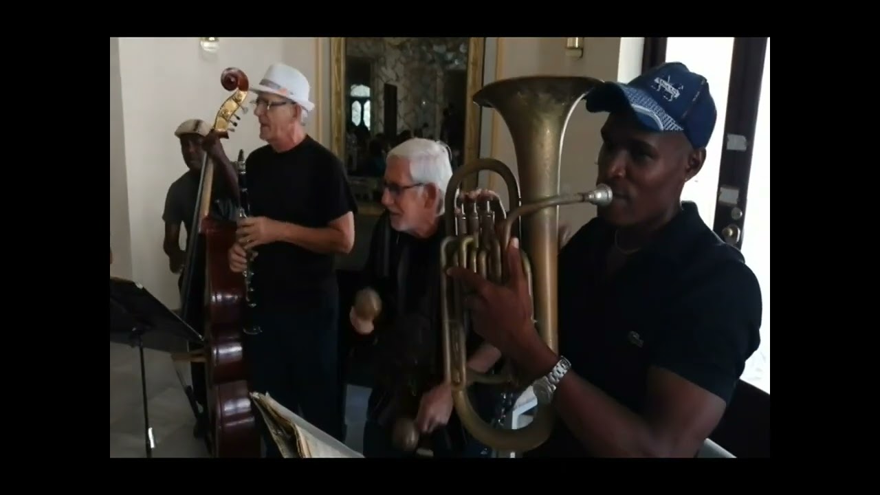 Danzon por Orquesta Tipica Tradicional de Francisco Ulloa