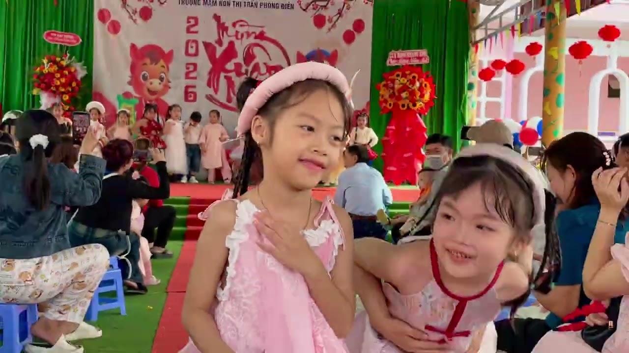 Pé Kim thi thời trang Tết ở Trường Mẫu Giáo