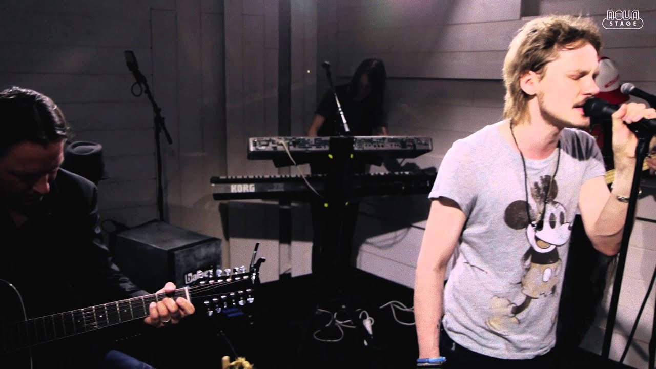 Jonne Aaron akustisesti: Kylm&auml; ilman sua, Taivas itkee hiljaa, Ihanaa el&auml;m&auml;&auml; (liven&auml; Radio Novassa)