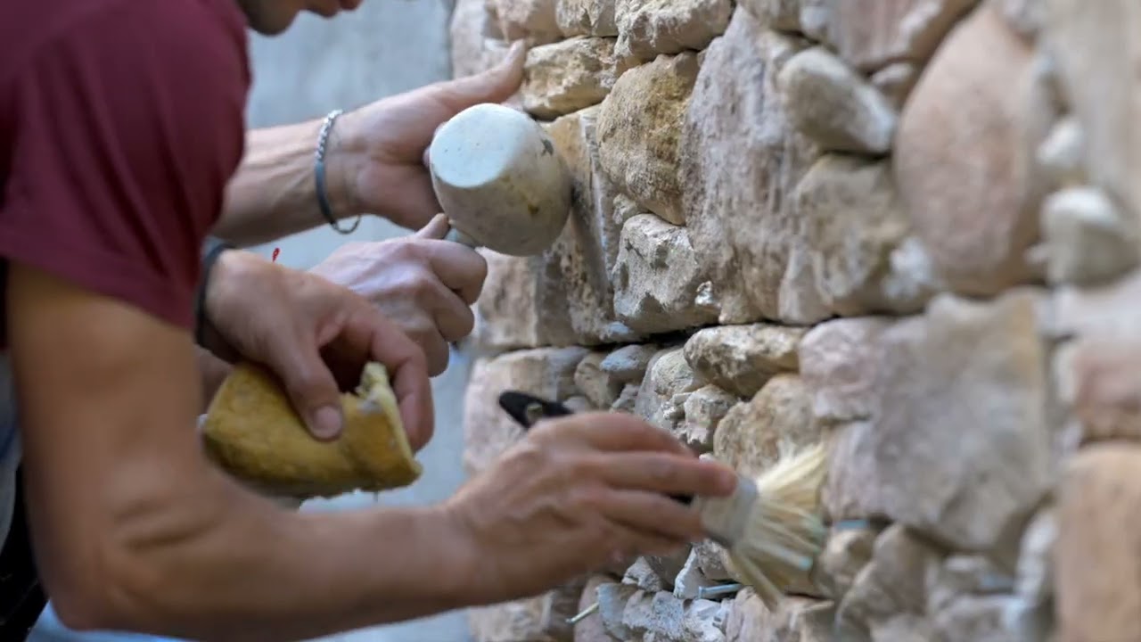 Suivi de chantier - Pose du parement ROCA sur une villa en Corse | ORSOL