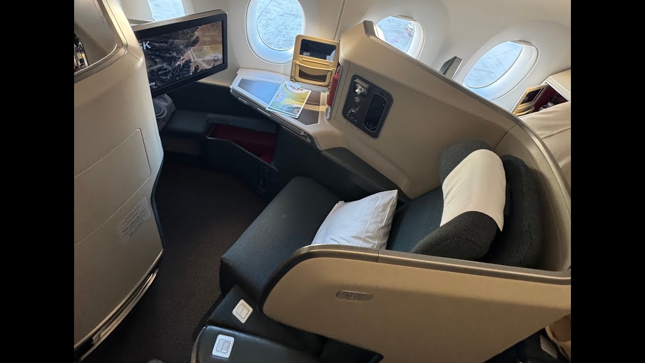 Cathay Pacific A350 Business Class - Chicago to Hong Kong - 50k Alaska MileagePlan miles (now 85k)