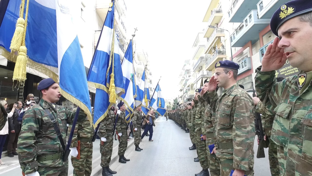 Ο Εθνικός Ύμνος στην παρέλαση της 25ης Μαρτίου 2017 στην Αλεξανδρούπολη.