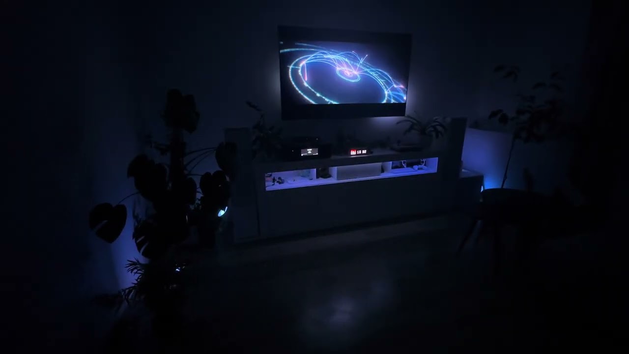 Hue Sync: Movie Demo, profile: (intensity) Slowest (mode) Game, 65% brightness, filmmaker DoVi mode