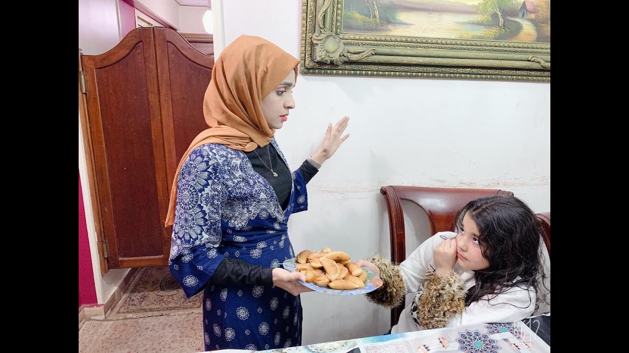 بنت تحرم بنتها من الاكل وفعلت بها شئ صادم