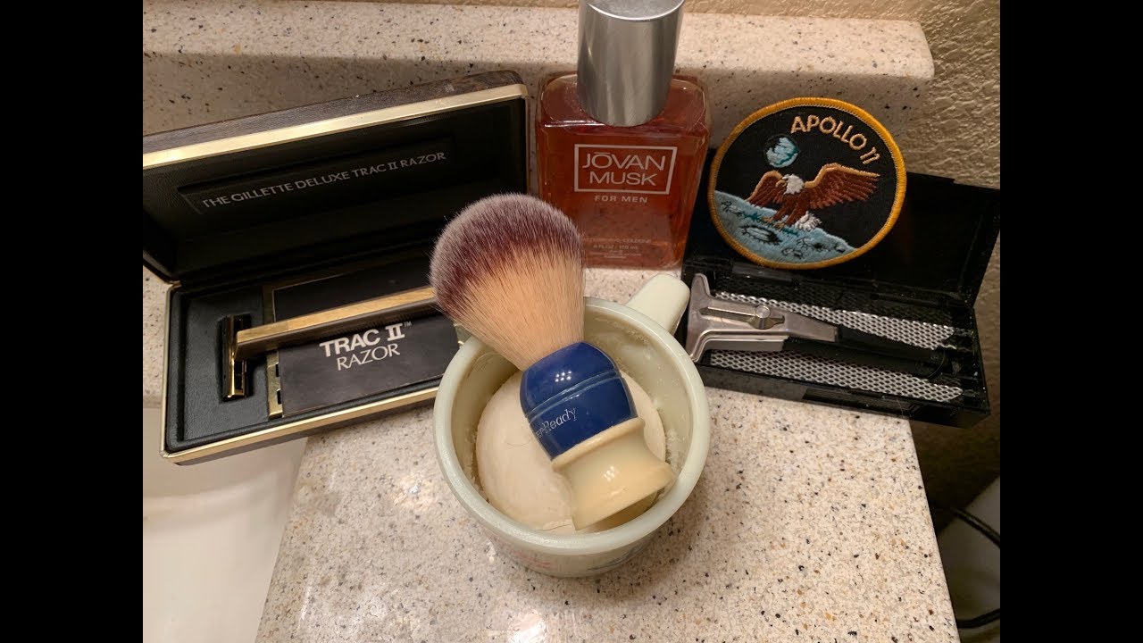 Gillette Techmatic & Trac II - side by side shave. Let’s see how the razor used on Apollo 11 does.