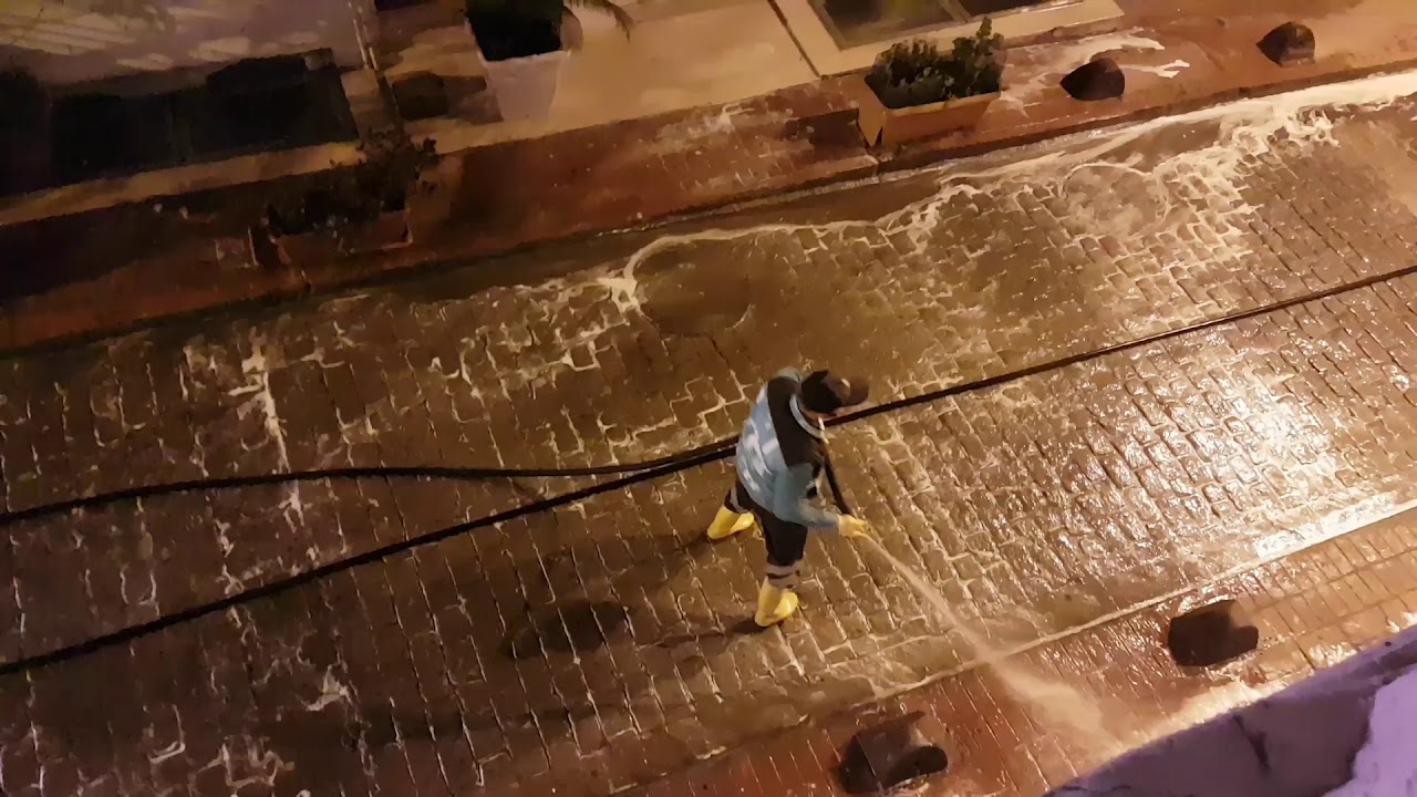 طريقة تنظيف شوارع إسطنبول