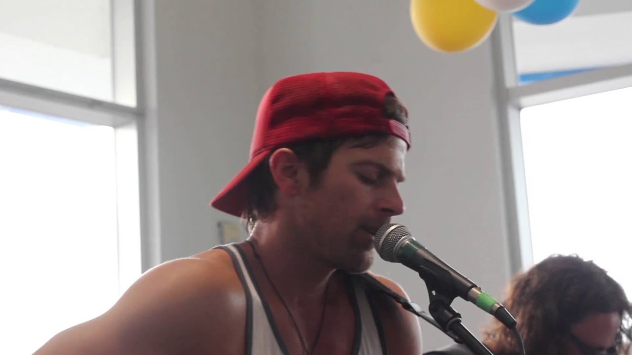 Kip Moore - Hey Pretty Girl - Live on the Lot
