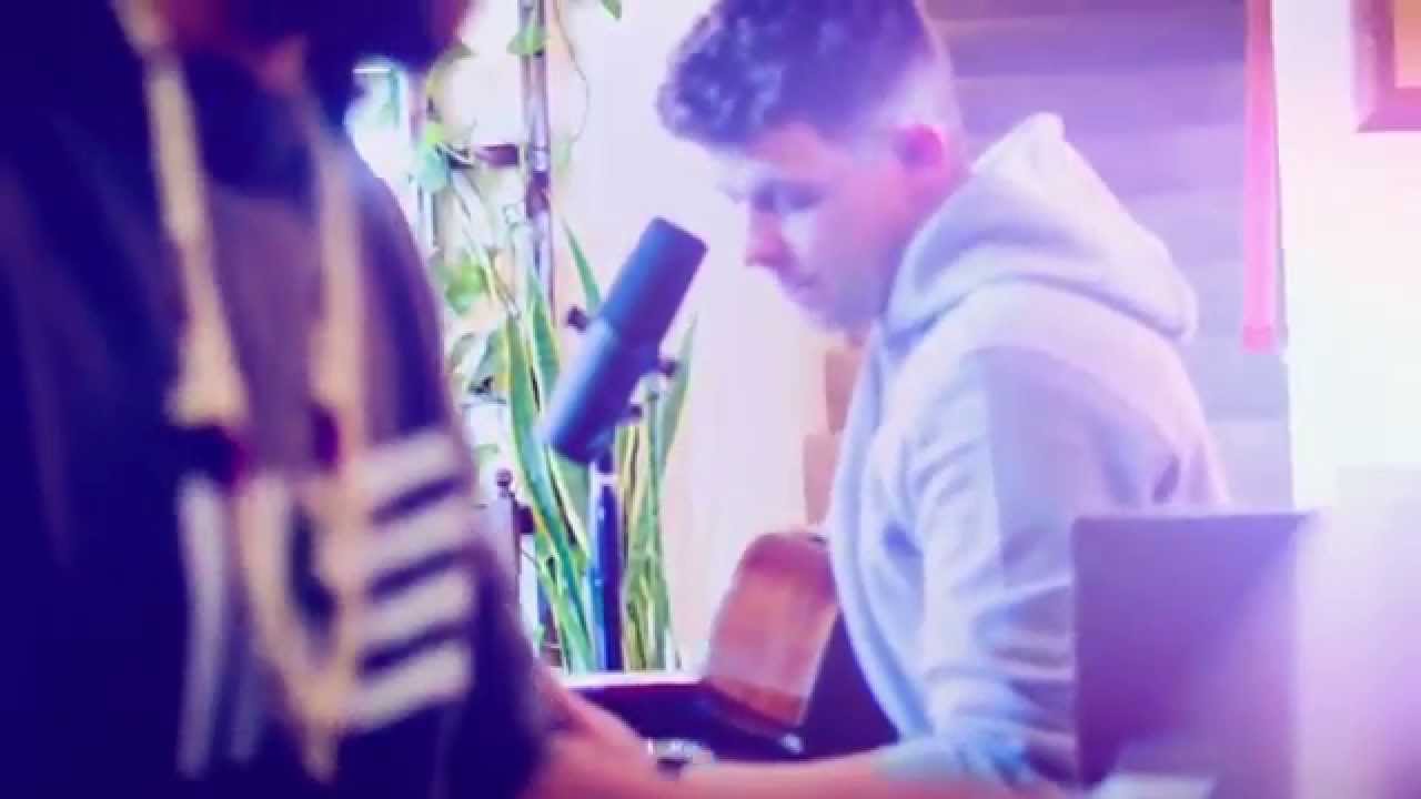 One Direction - Steal My Girl (Live Acoustic Version ft Austin Martin)