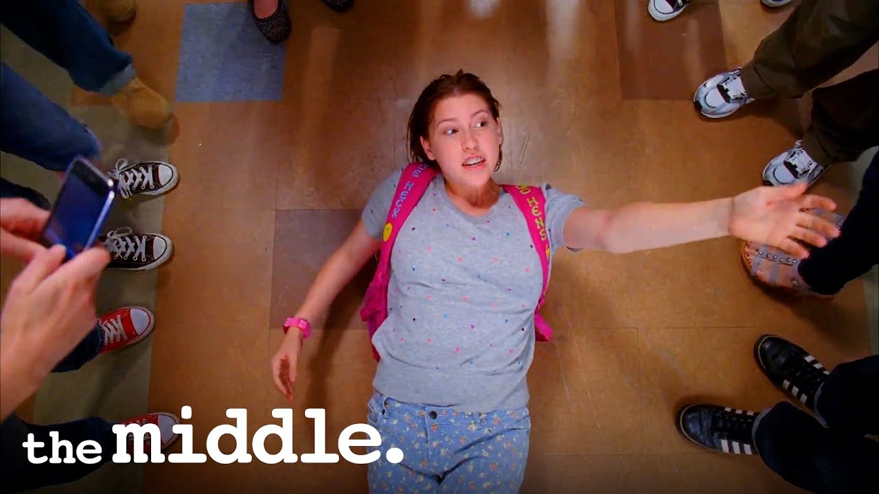 Sue Becomes 'Turtle Girl' | The Middle