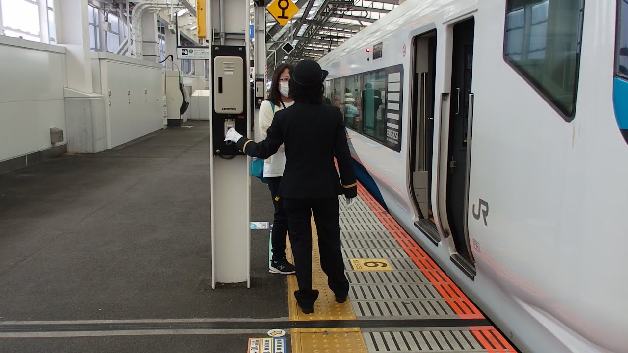 東海道線特急武蔵小杉駅での女性車掌動作MT