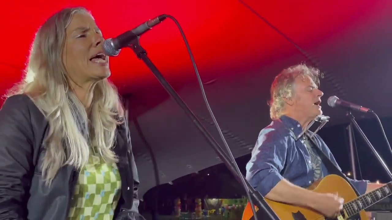 Wendy Oldfield & Robin Auld - Rikki Tikki Tavi (live)