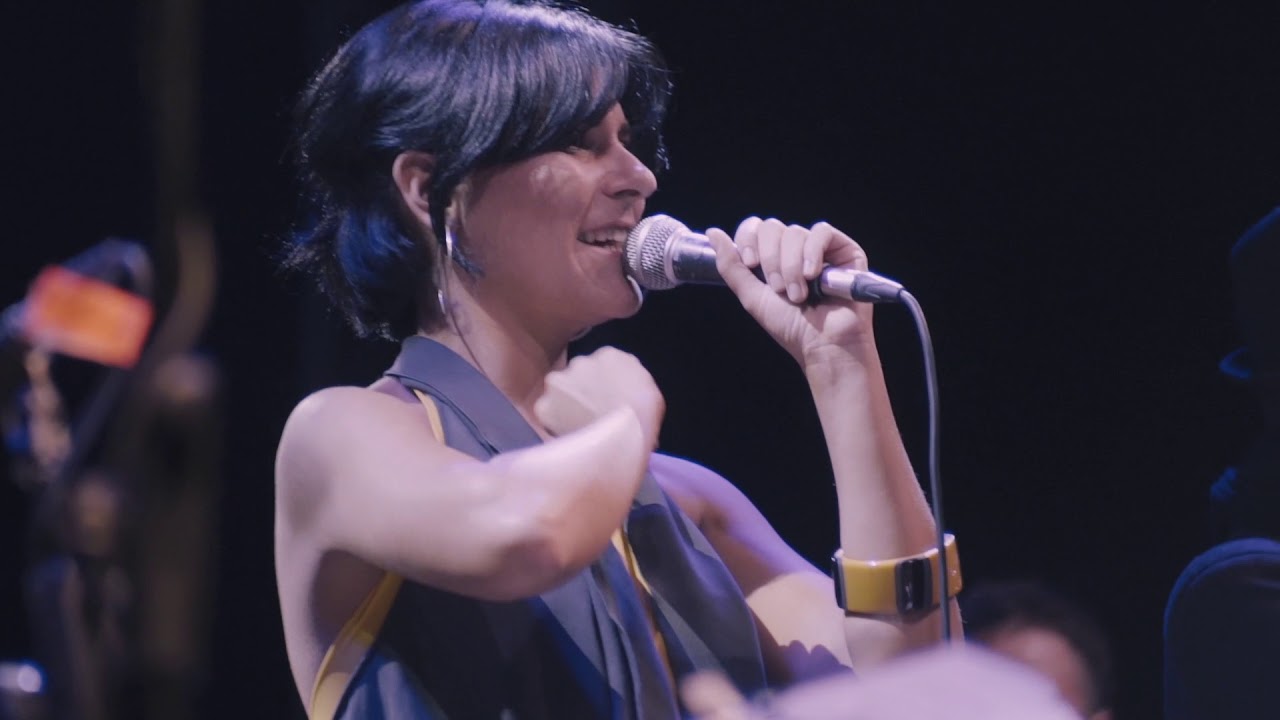 FLO feat  Slivovitz | AD OGNI FEMMINA UN MARITO Live alla Reggia di Portici