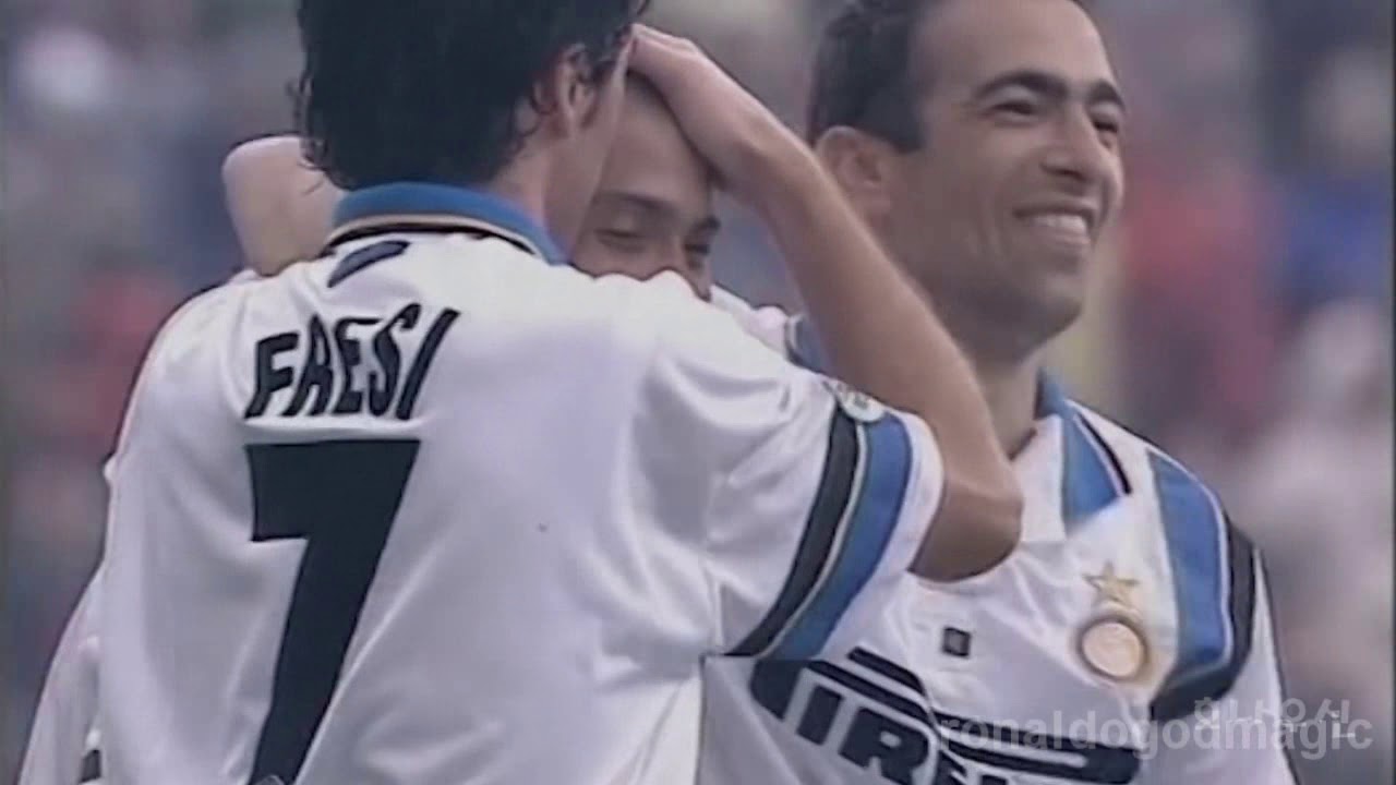 97/98 Away Ronaldo vs Bologna