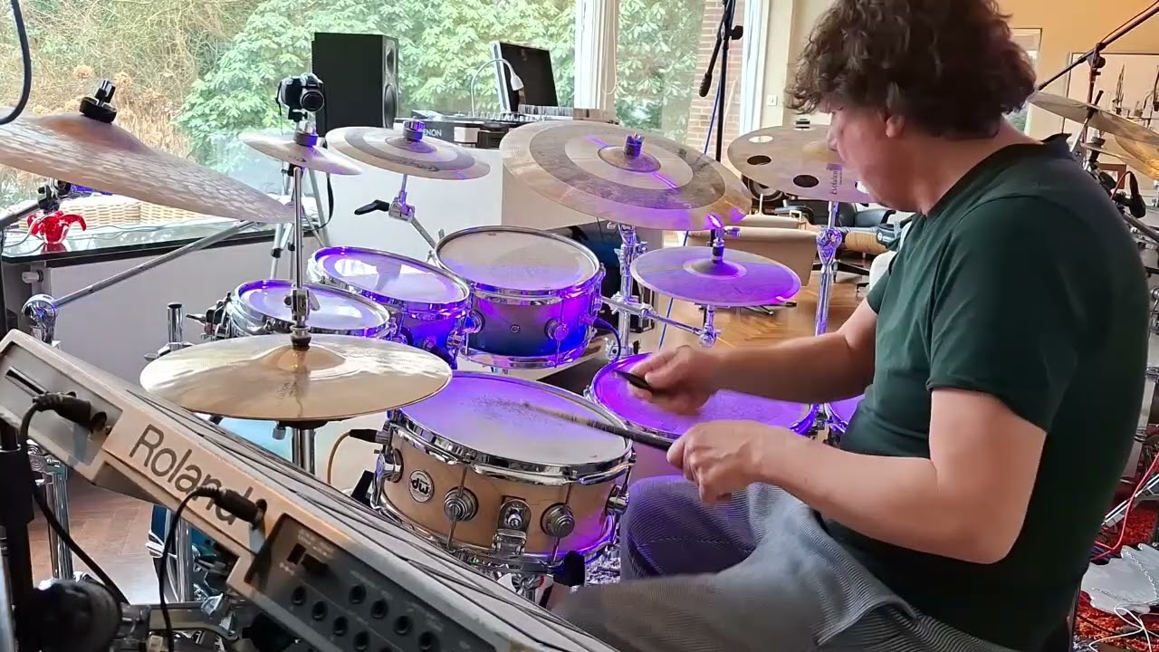 Drumming along the soulful Rhodes grooves in a 'Waiting for your love' by TOTO