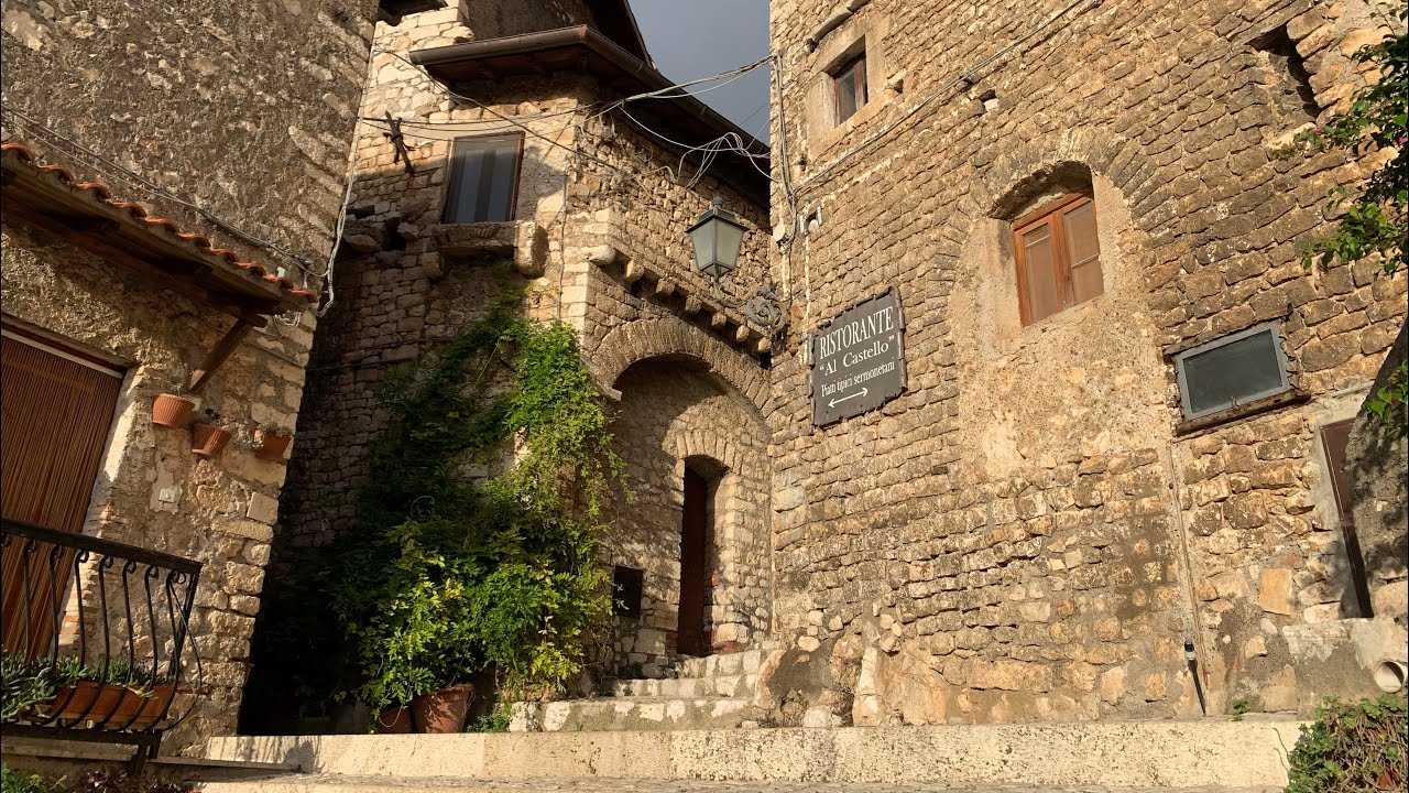 Sermoneta | Awesome medieval village in Italy 🇮🇹
