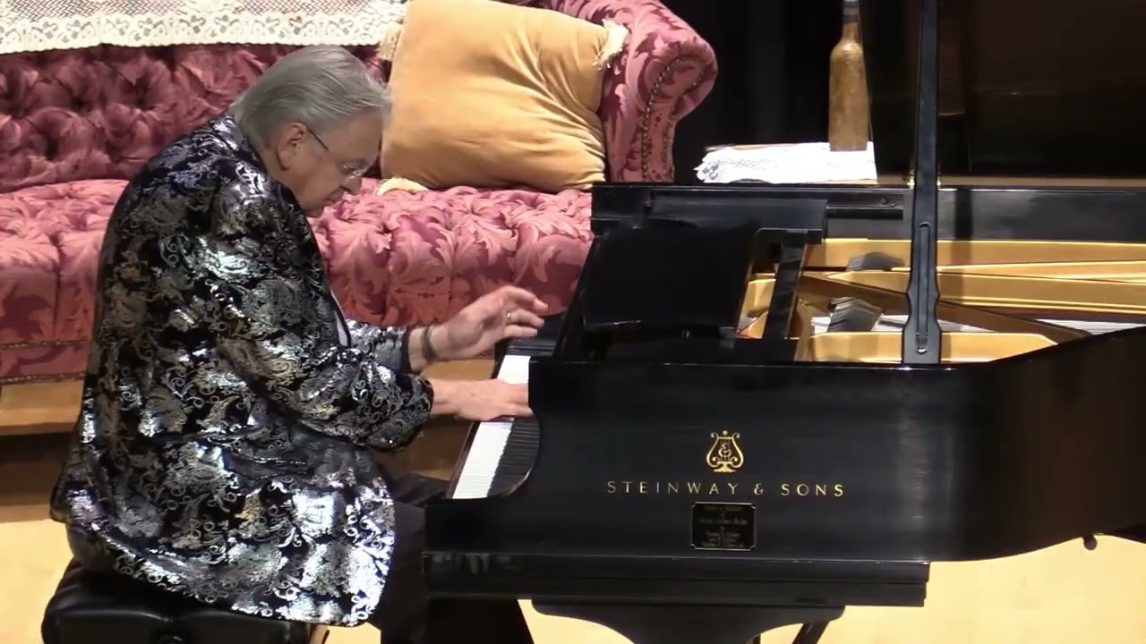 Paul Stewart playing “Nola” by Felix Arndt (1926) in the 2022 Regular Division Semis.