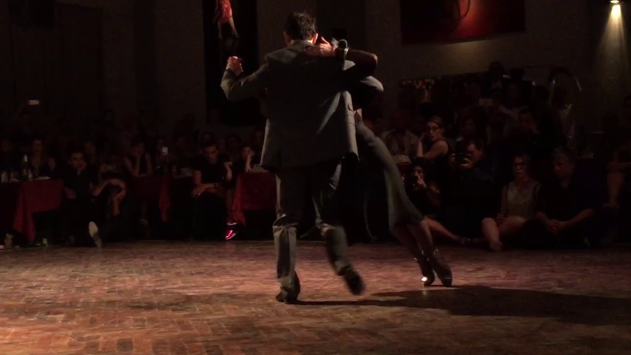 Ezequiel Paludi y Geraldin Rojas bailan un Tango 
