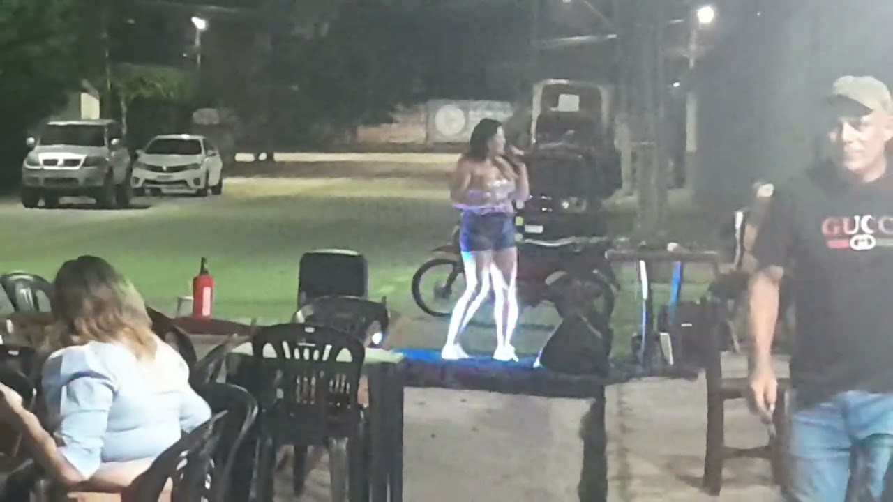 Cleireane Melo ao vivo no boteco di  isquina 