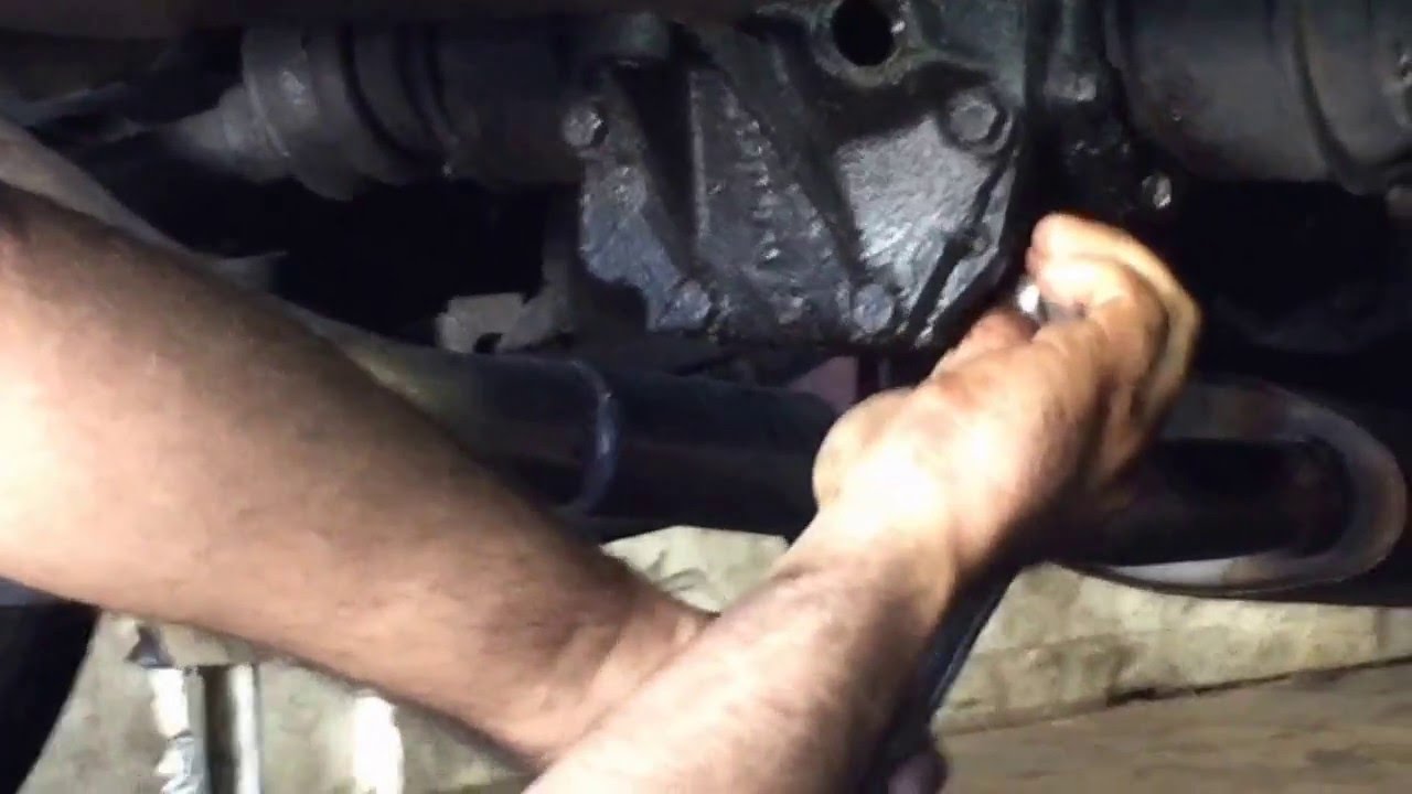 How to change rear axle Oil