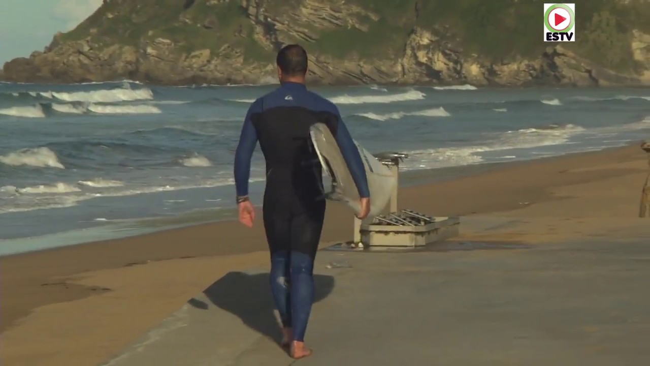 BASQUE COUNTRY |  🏄&zwj;♂️ SURFING Zarautz Beach -  NEW YORK EUSKADI TV 🇺🇸