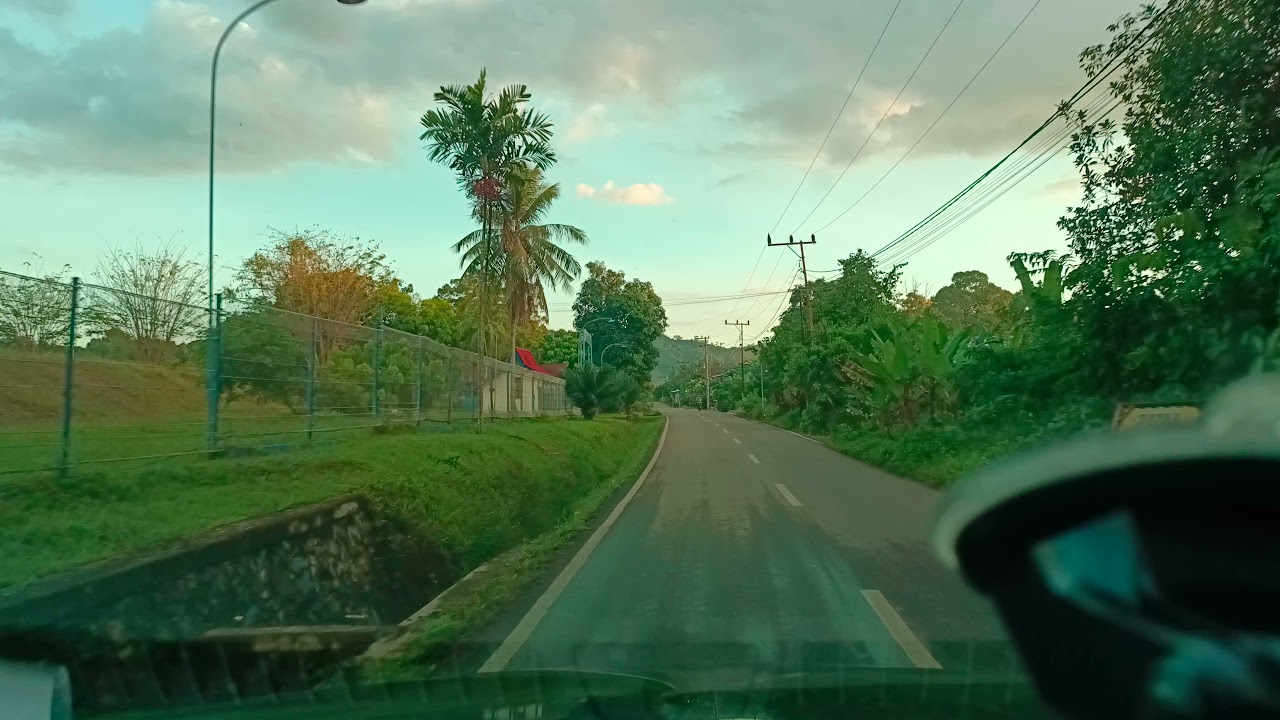 jalan menuju wisata villa aranaway gunung pamathon kiram