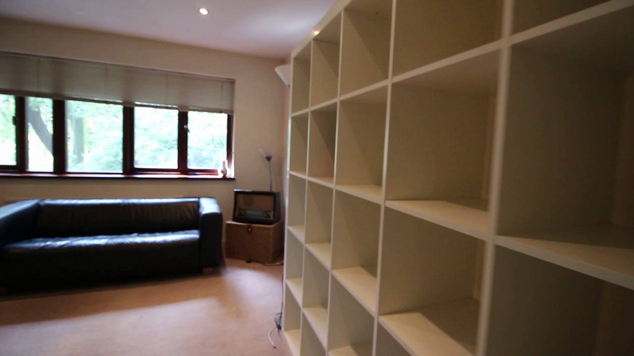 Large 4 Bedroom House with 3 floors in Kilburn, London NW6