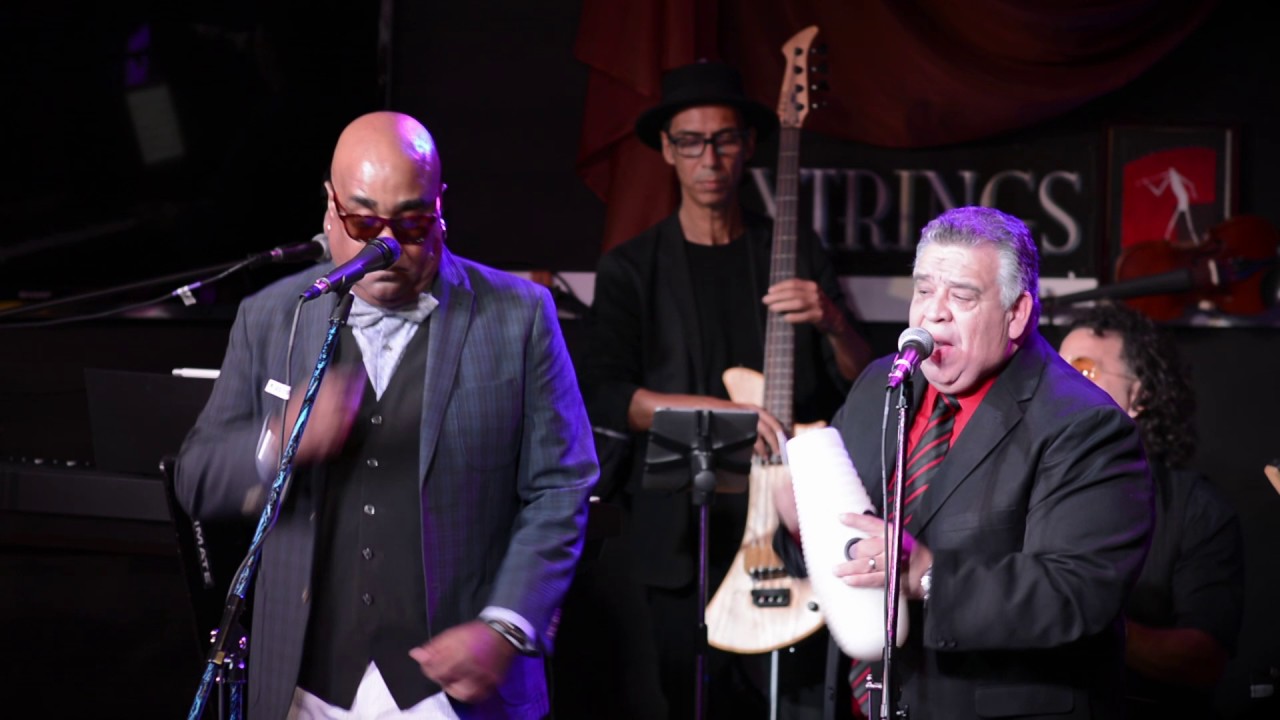 Luis Bofill sings 