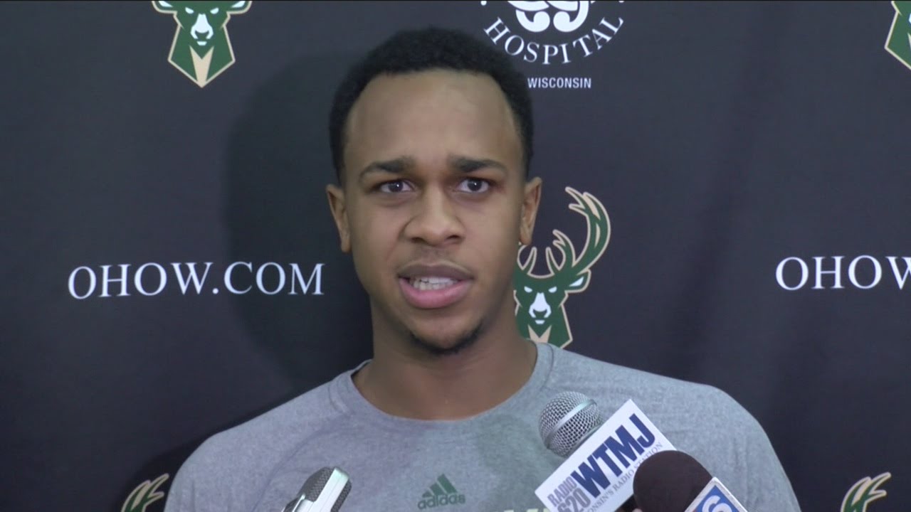 Bucks' Henson meets with jewelery store owner