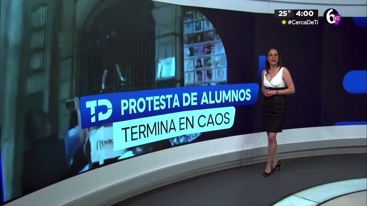 Ana Balderas escote