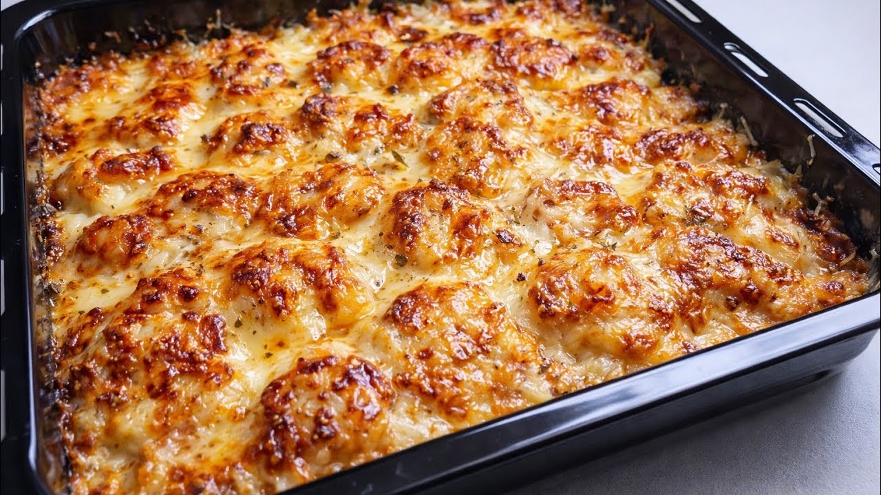 Juicy Oven-Baked Chicken & Potatoes – Easy and Delicious Dinner