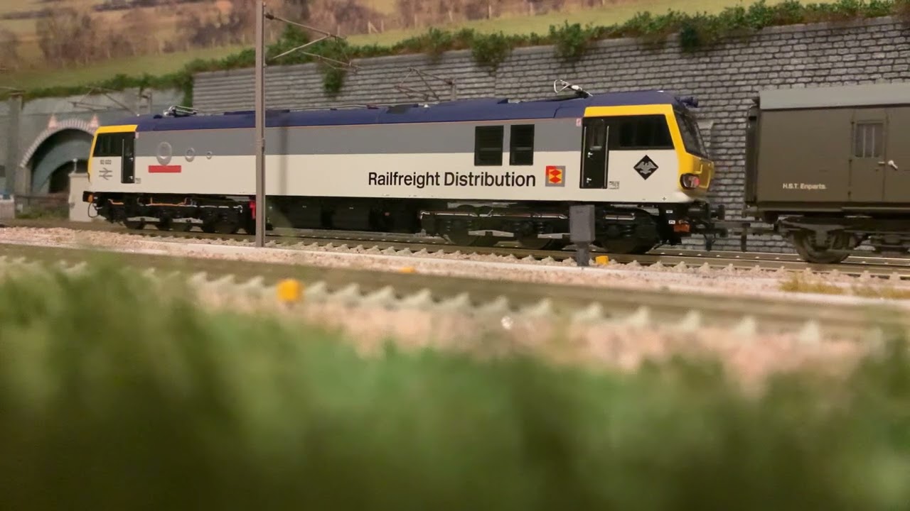 Accurascale class 92.  Changing to 3rd rail