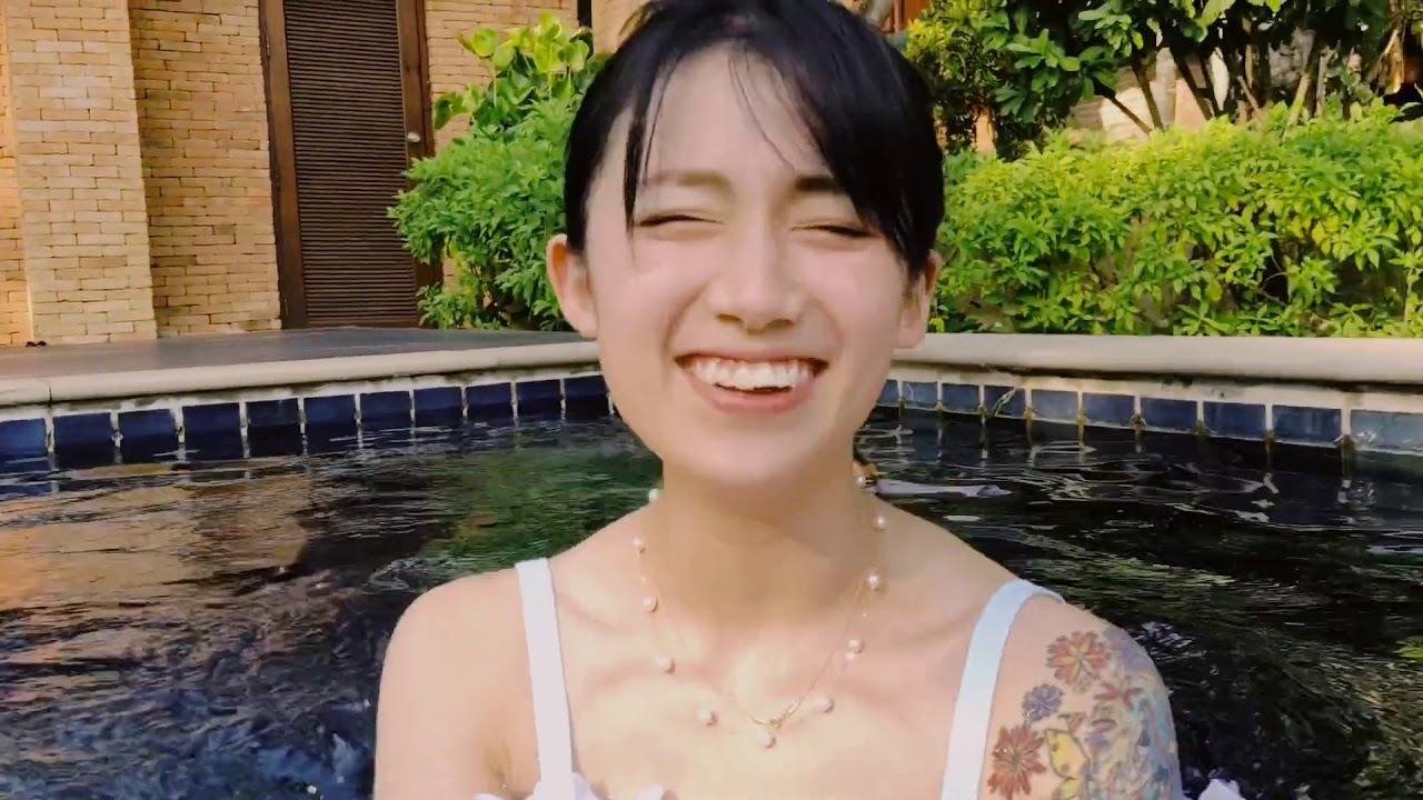 超甜！李诞和女朋友黑尾酱的私密日常 [1/5] 【1080P】